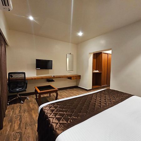 Hotel Pl Grand กาไรก์กูดี ภายนอก รูปภาพ