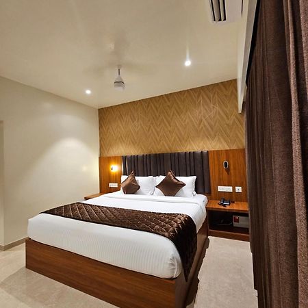 Hotel Pl Grand กาไรก์กูดี ภายนอก รูปภาพ