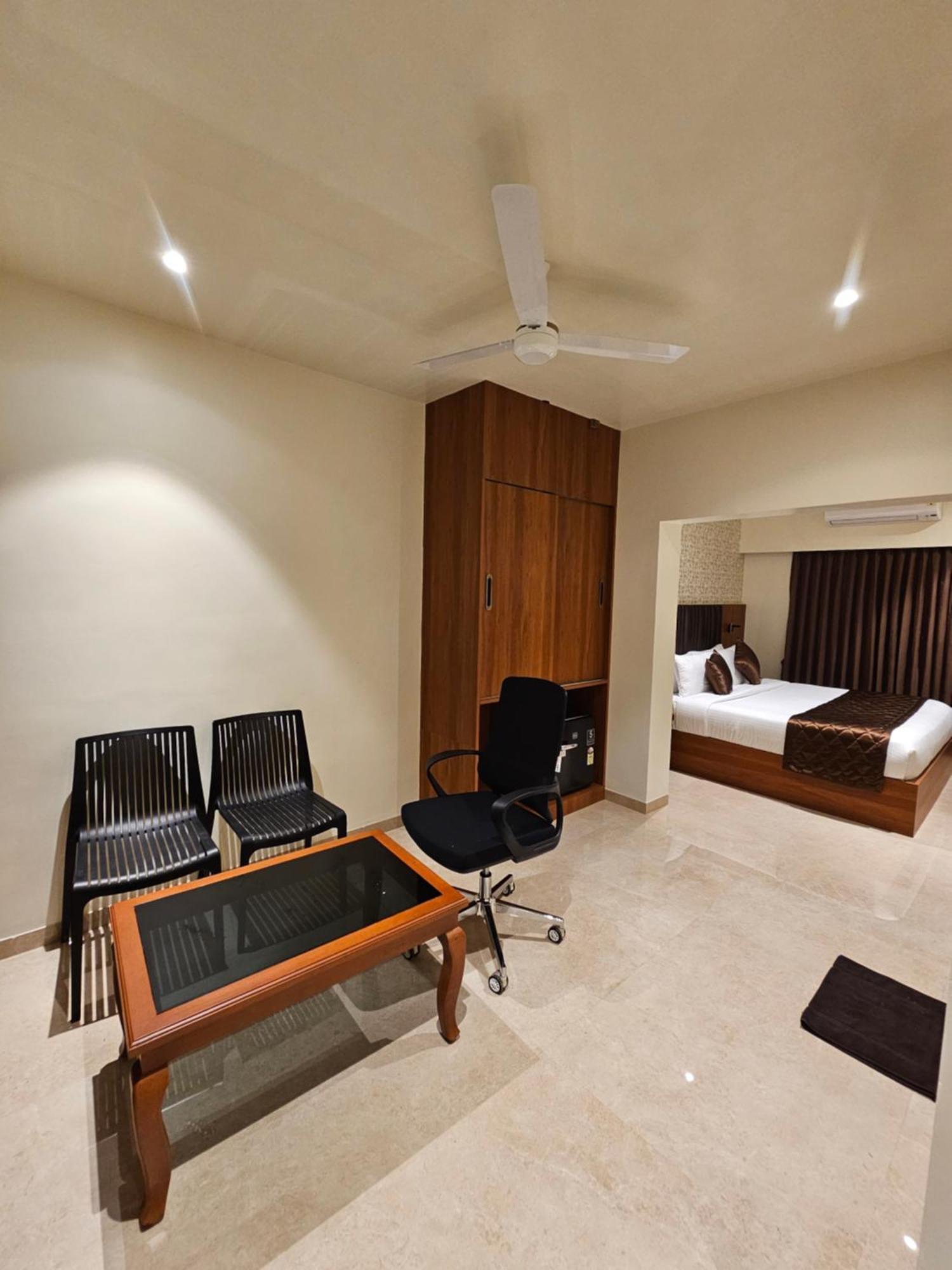 Hotel Pl Grand กาไรก์กูดี ภายนอก รูปภาพ