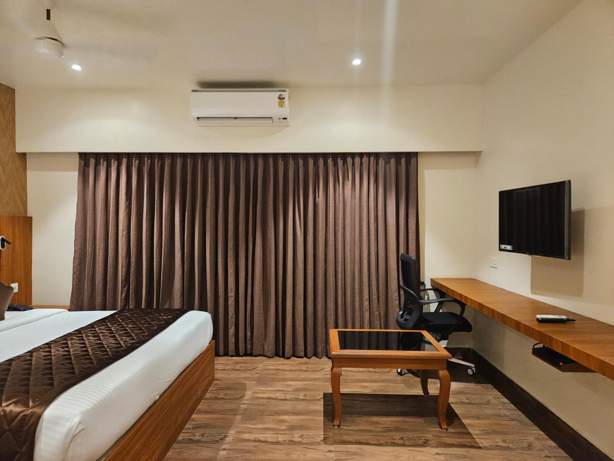 Hotel Pl Grand กาไรก์กูดี ภายนอก รูปภาพ