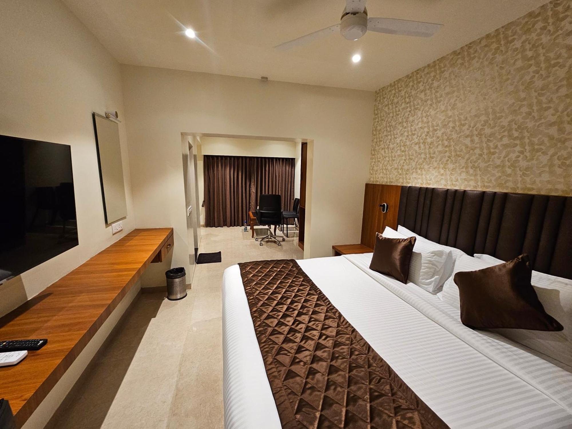 Hotel Pl Grand กาไรก์กูดี ภายนอก รูปภาพ