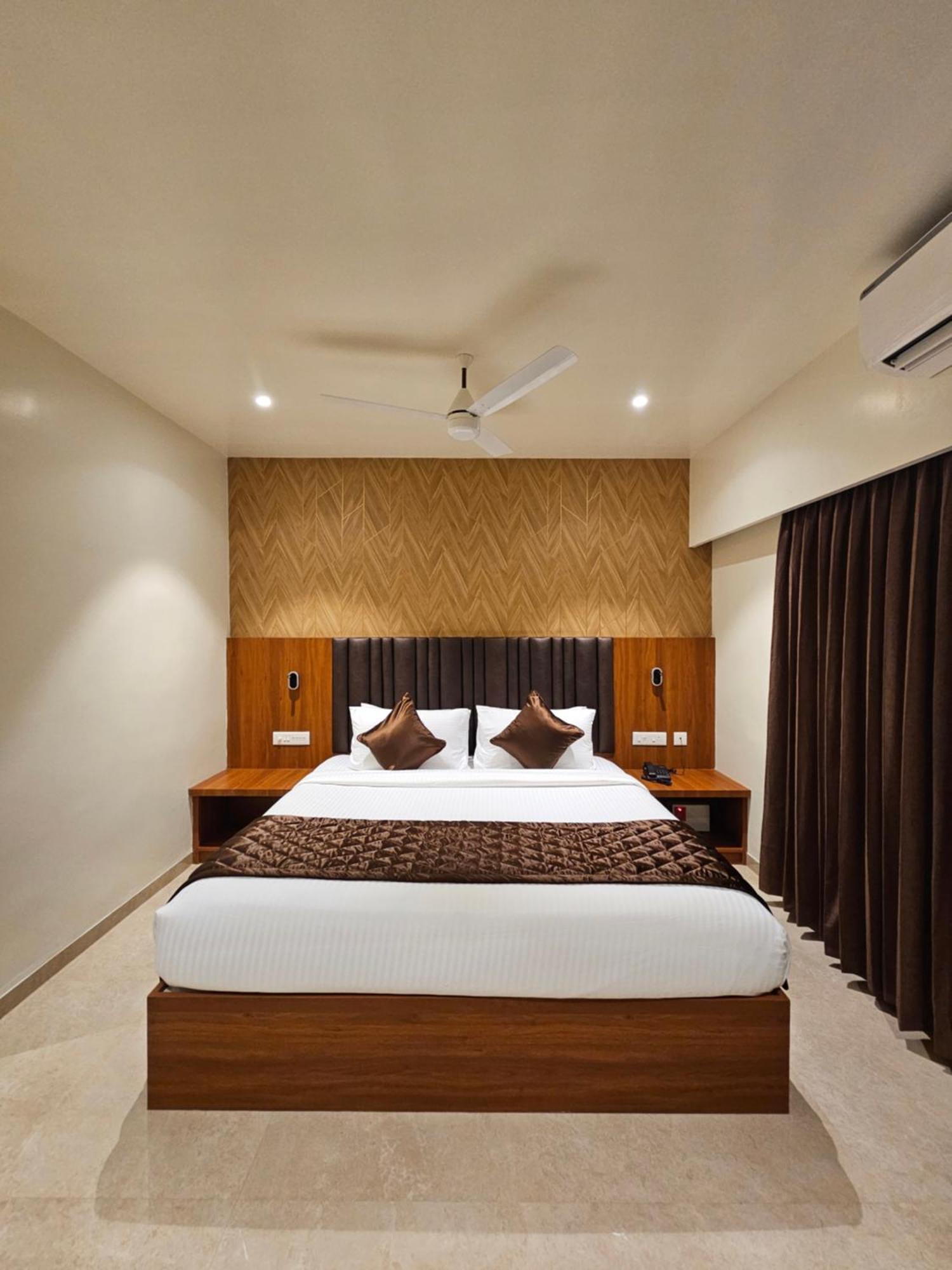 Hotel Pl Grand กาไรก์กูดี ภายนอก รูปภาพ