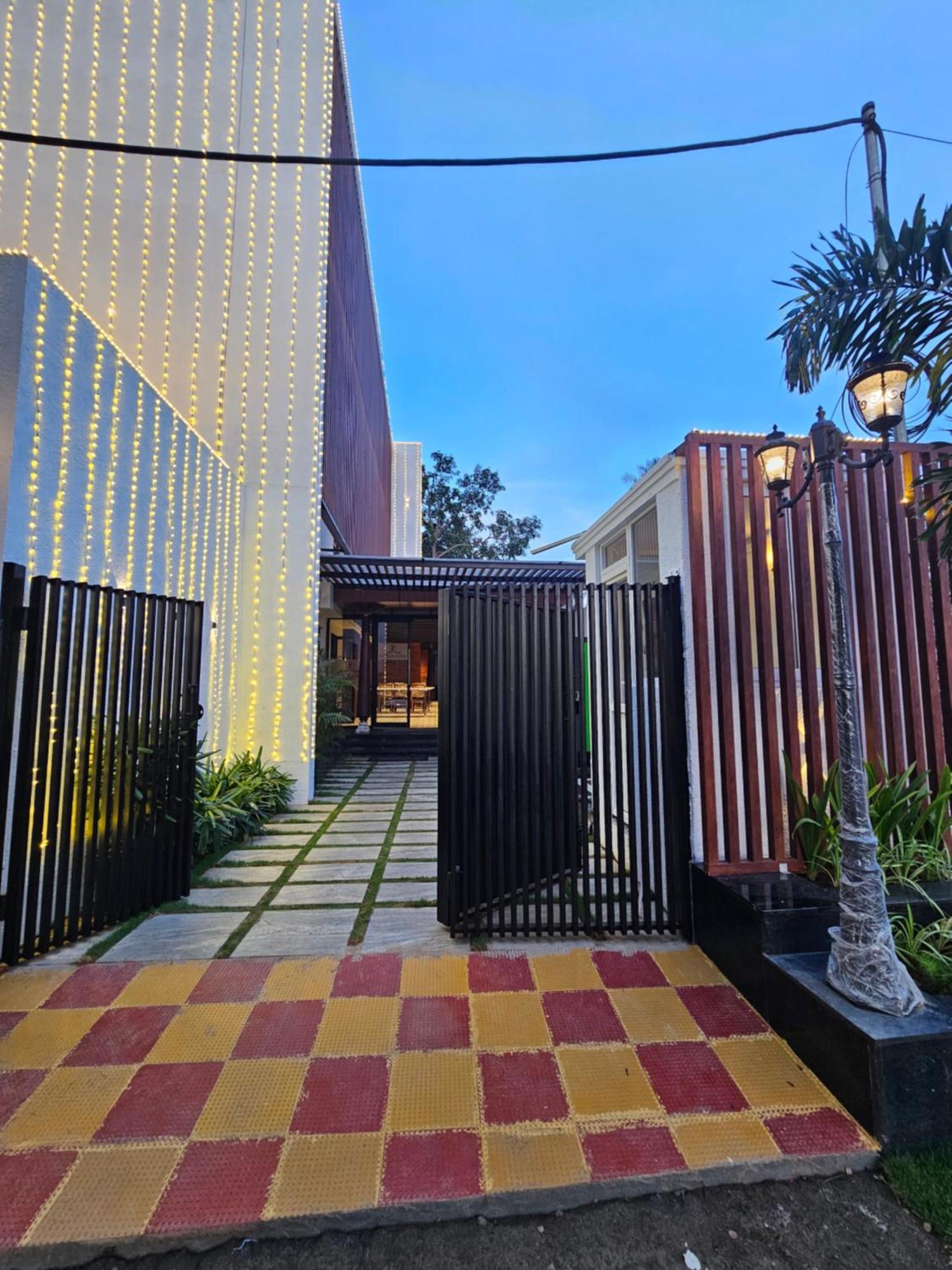 Hotel Pl Grand กาไรก์กูดี ภายนอก รูปภาพ