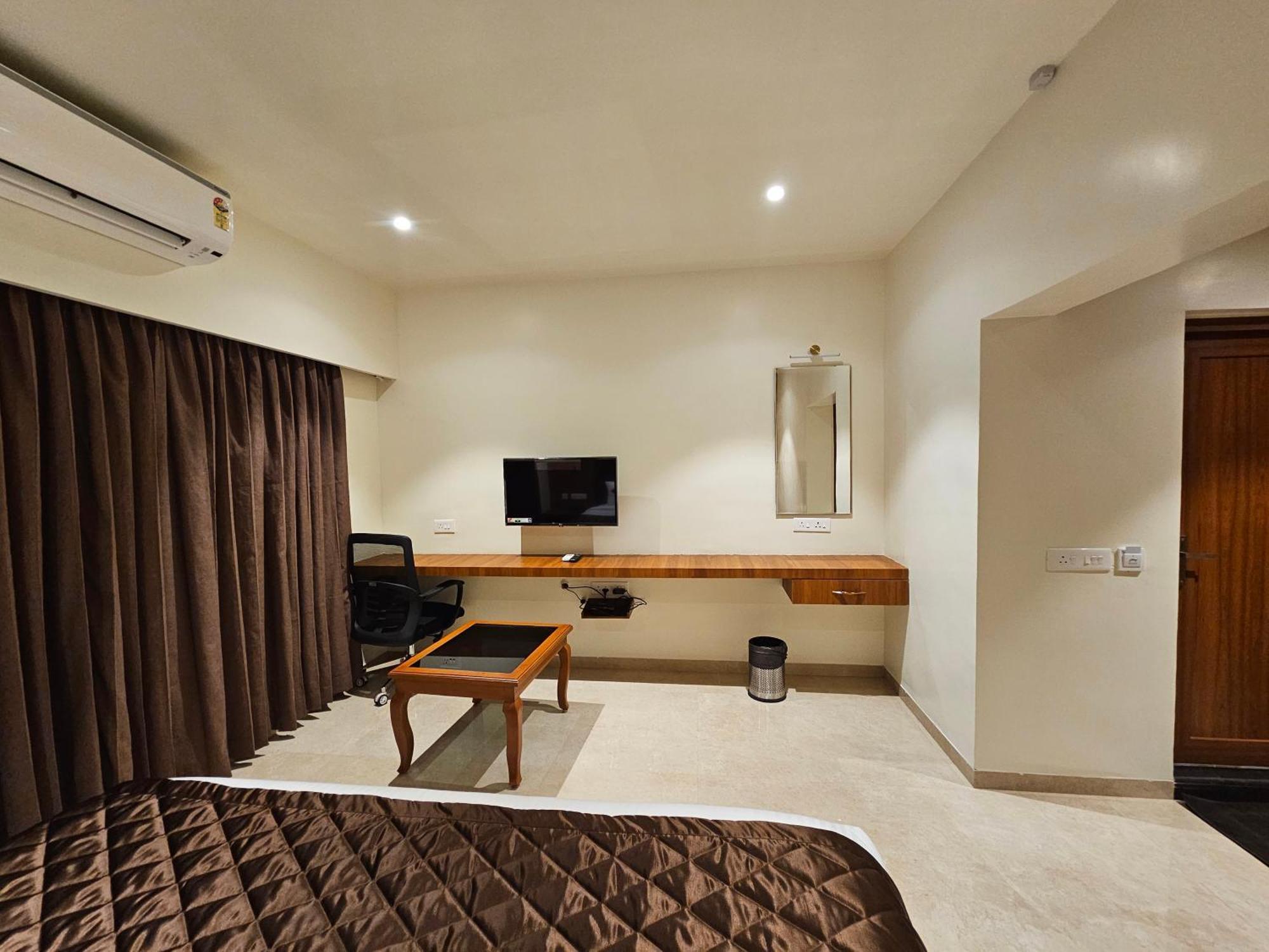 Hotel Pl Grand กาไรก์กูดี ภายนอก รูปภาพ