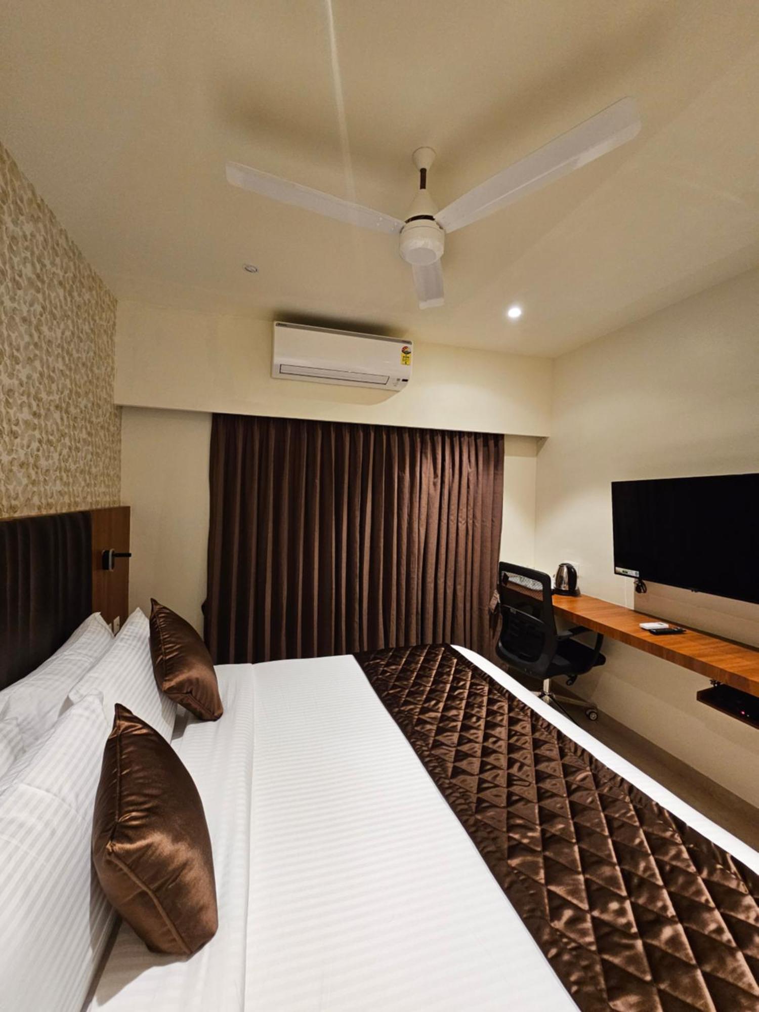 Hotel Pl Grand กาไรก์กูดี ภายนอก รูปภาพ