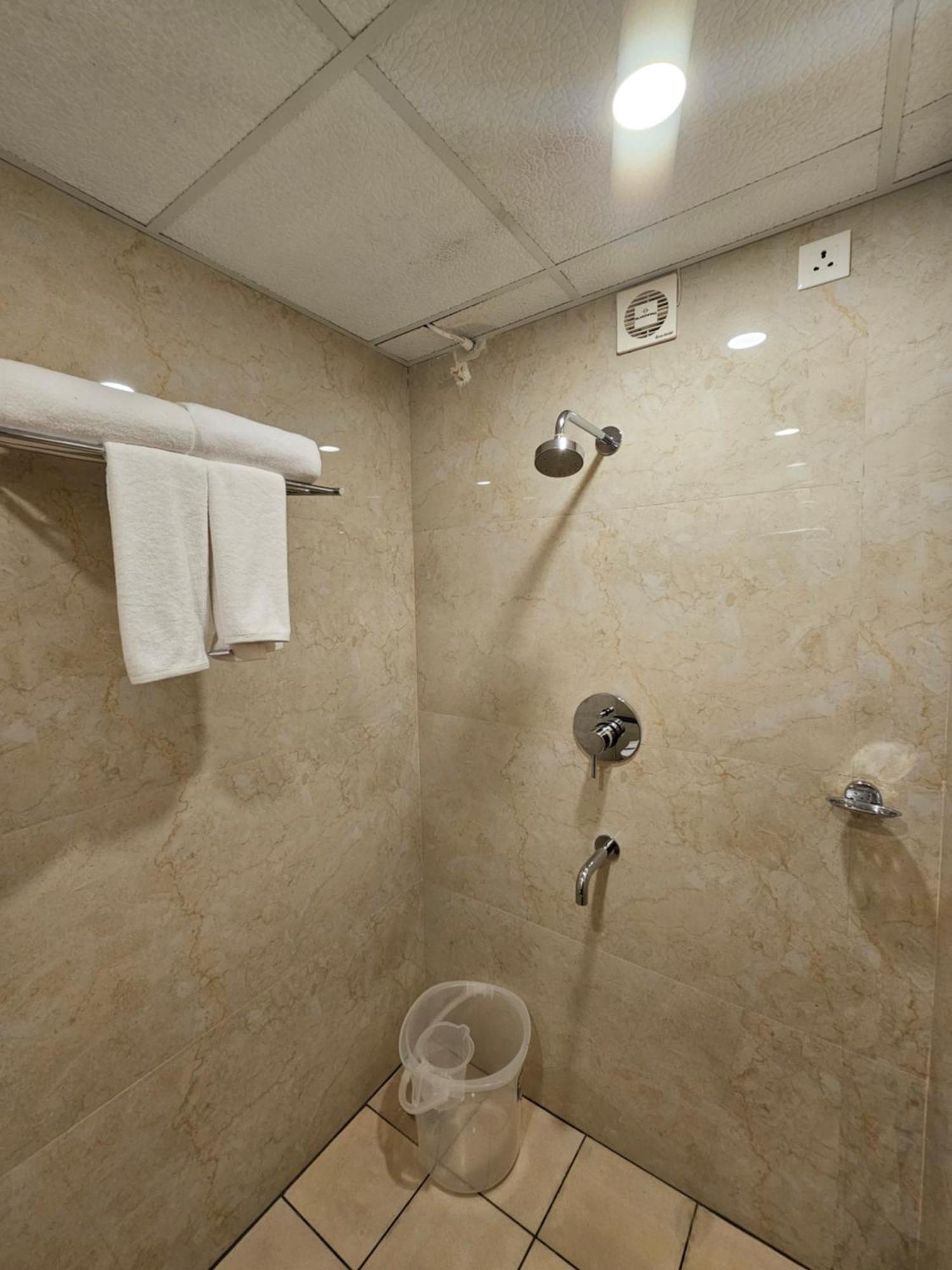 Hotel Pl Grand กาไรก์กูดี ภายนอก รูปภาพ